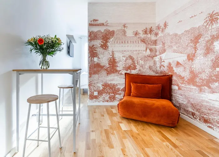 Near Paris - 25 Minutes From Eiffel Tower Апартаменты *